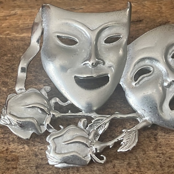 Vintage JJ Pewter Comedy Tragedy Theatre Drama Mask Pewter Brooch, Mask Pin - Picture 2 of 6